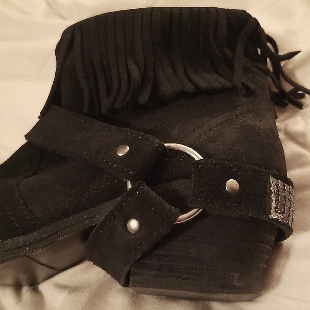 STEVE MADDEN Cavvvo  Fringed ankle bootie